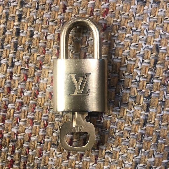 Louis Vuitton LV Gold Lock & Key #307 - Picture 8 of 13
